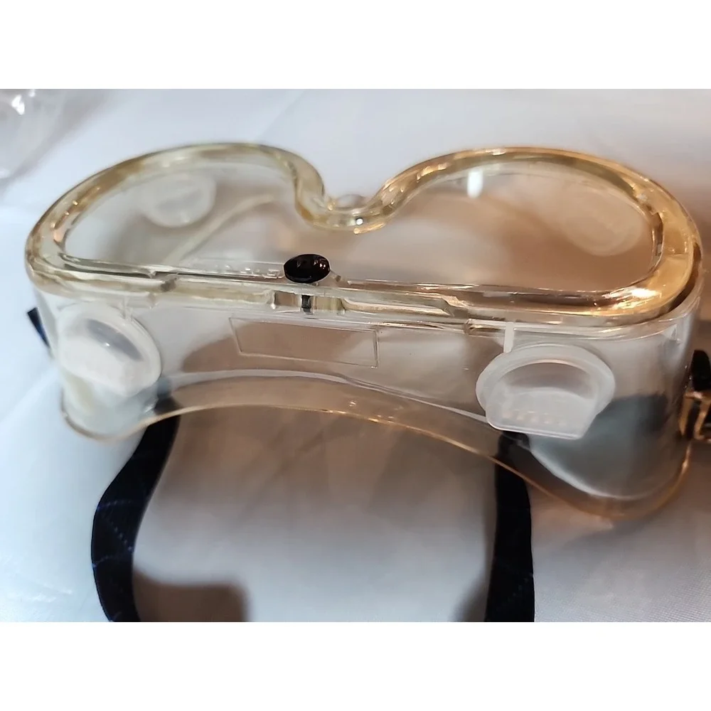 New Clear Safety Goggles - Splash Protection, Eye Protection, Anti-Fog, Vented